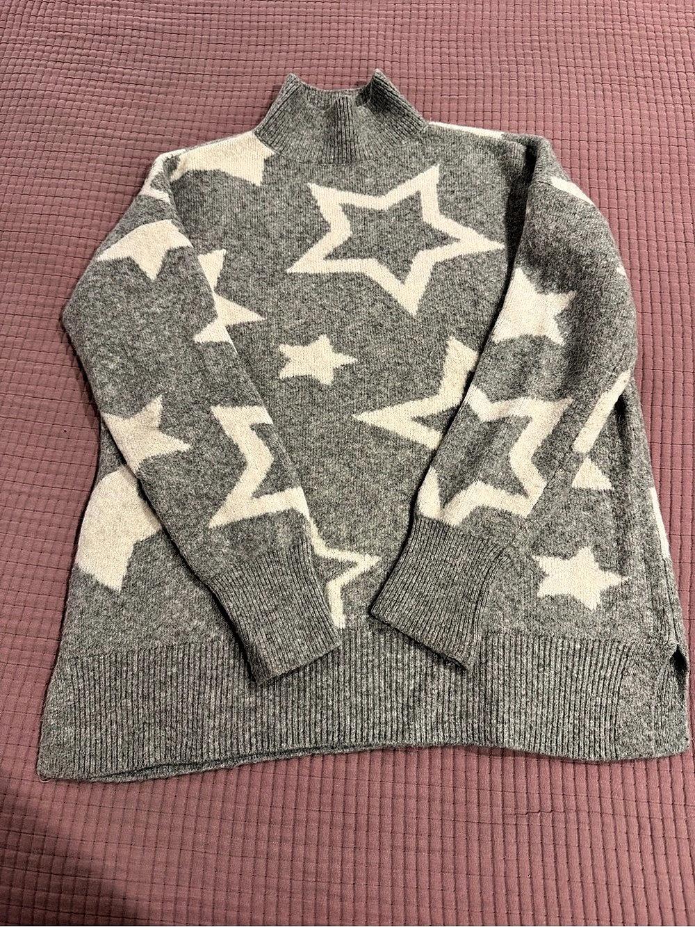 Lou & Grey Star Print Cowl Neck Sweater in Gray & Cream Size Medium